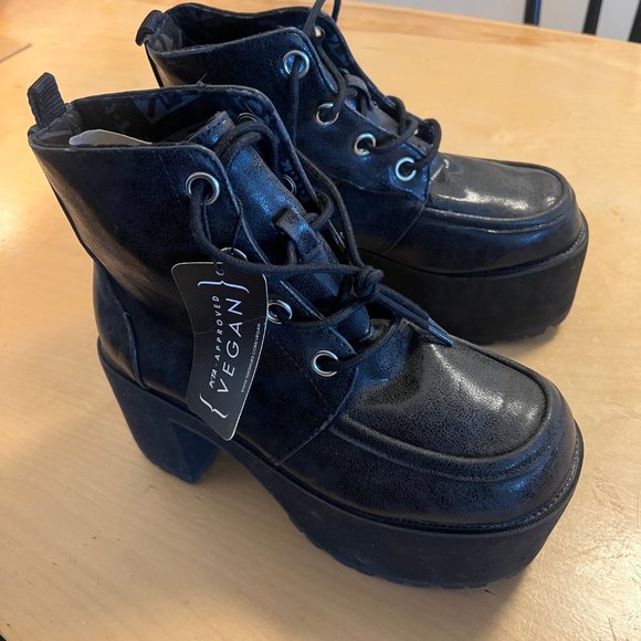 TUK Distressed Ankle Nosebleed Platforms, NWT, Size 8 - Picture 2 of 2